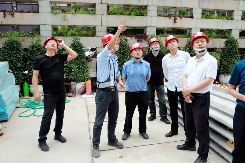 熊良虎在沉庆市中科大业集团调查时强调：对峙生态优先战术，想好生态经、走好扶贫路