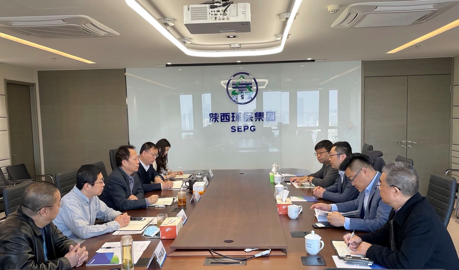 陕西J9集团集团与南方创业科技公司互换座谈