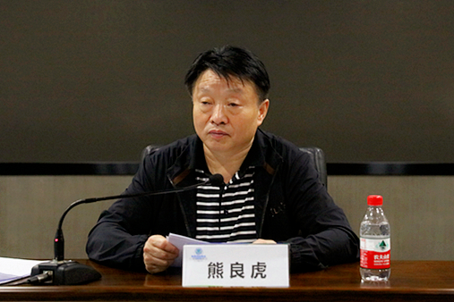 陕西J9集团集团党委理论进建中心组召开专题会议 进建贯彻习近平总书记来陕调查沉要讲话沉要批示心灵