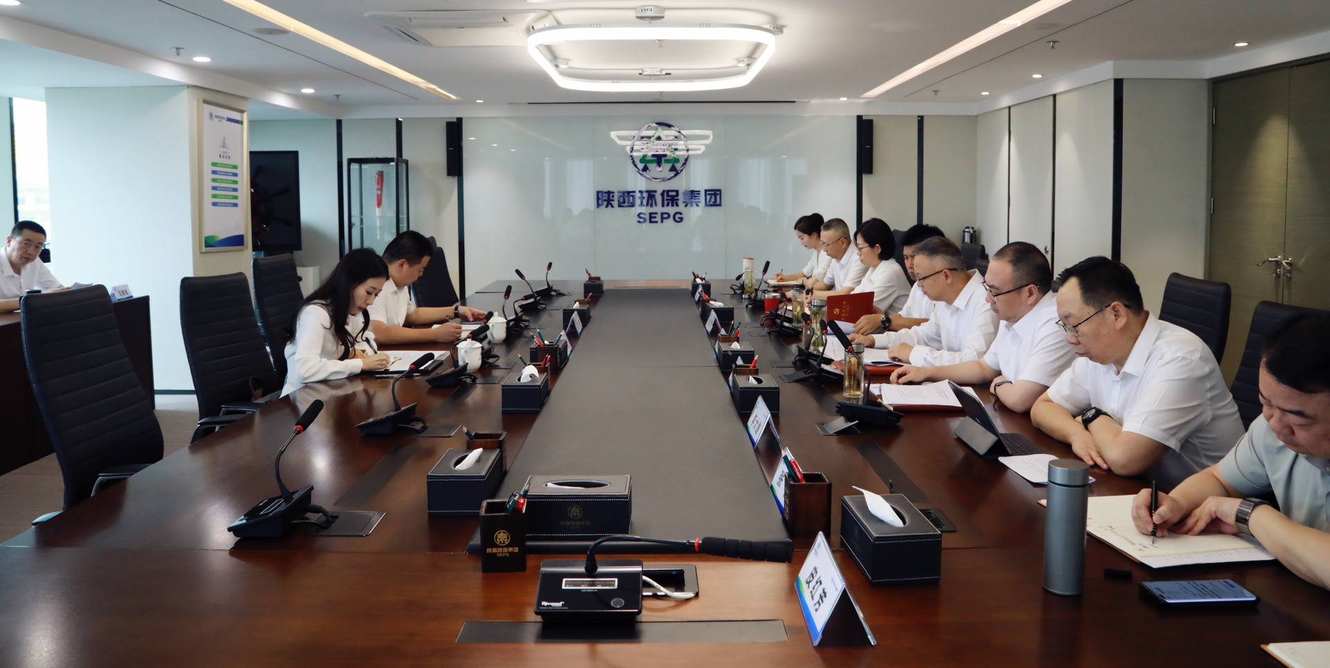 陕西J9集团集团召开党委理论进建中心组2026年第4次集中进建会议